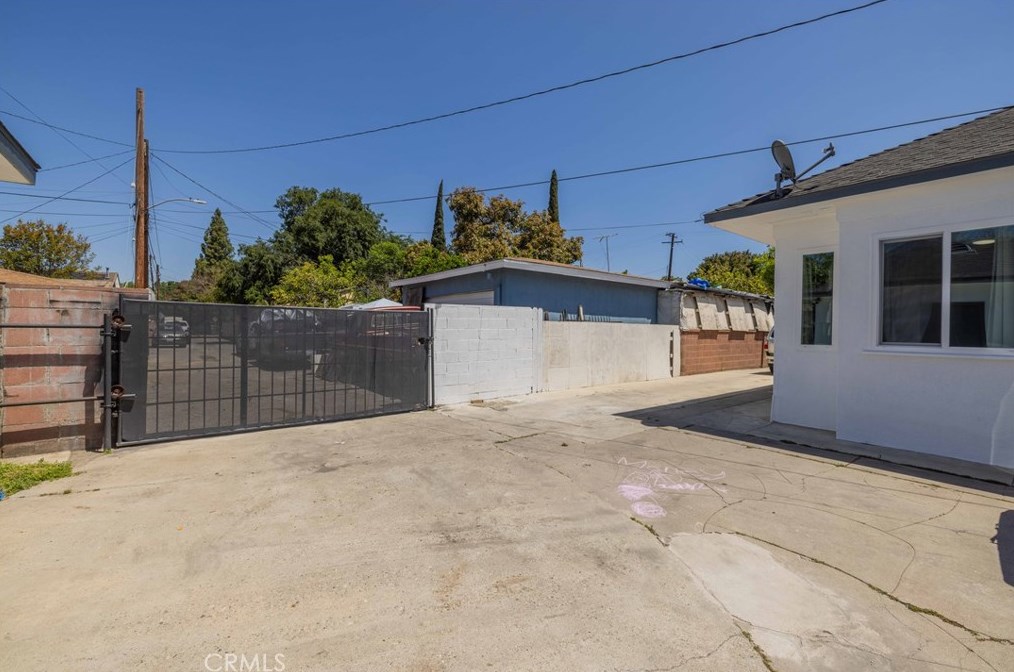 2314 Bristol St, Santa Ana CA  92704-5721 exterior