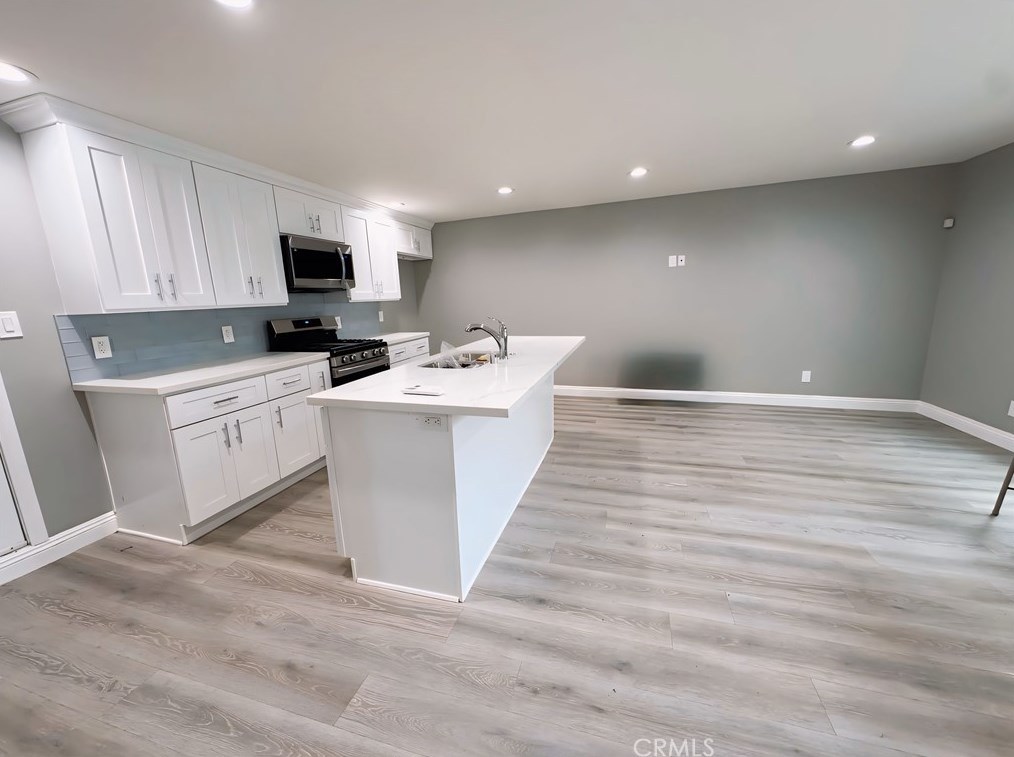 10304 Gramercy Pl, Los Angeles CA  90047-4129 exterior