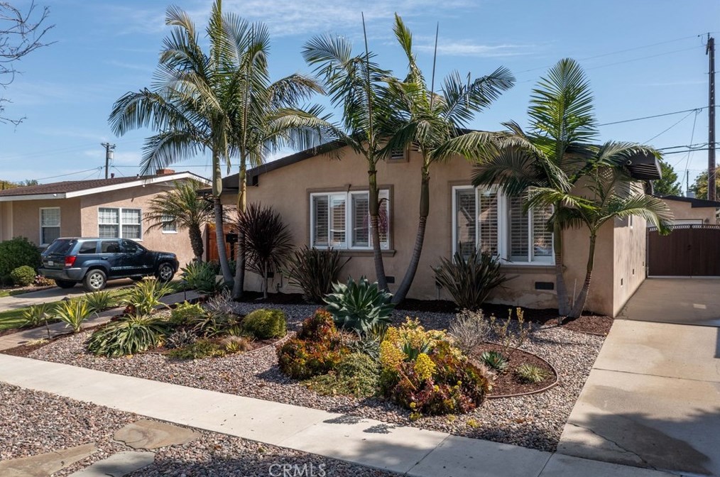 2302 Iroquois Ave, Long Beach, CA 90815-2334
