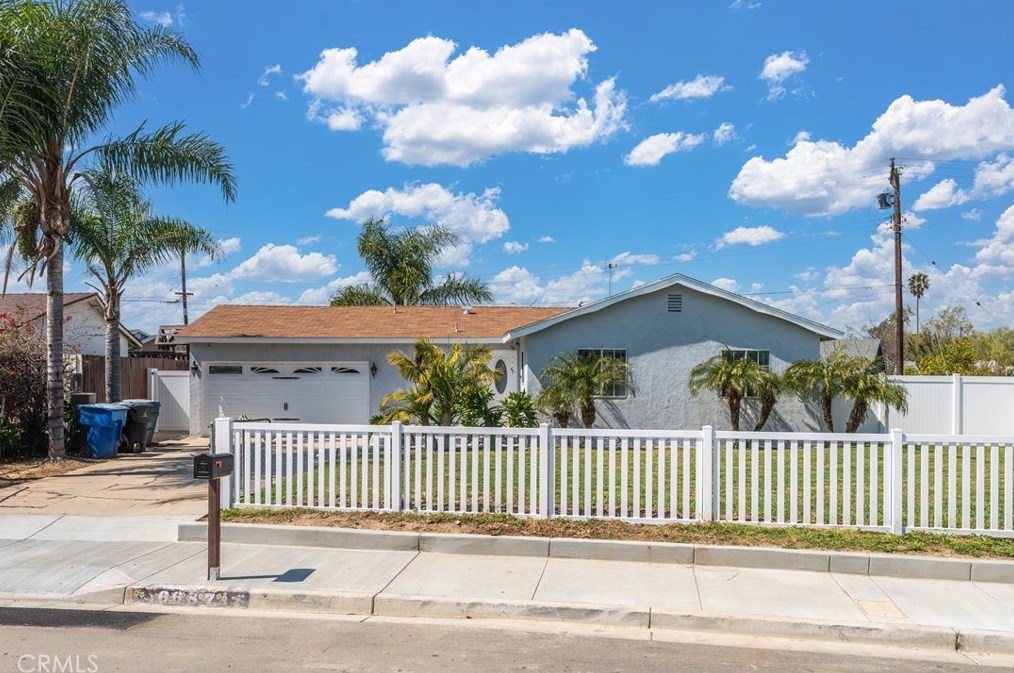 6687 Lessie Ln, Riverside, CA 92503-1231