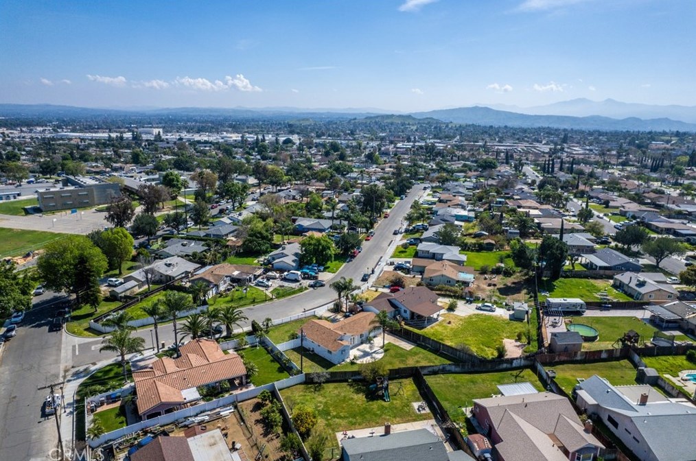 6687 Lessie Ln, Riverside CA  92503-1232 exterior