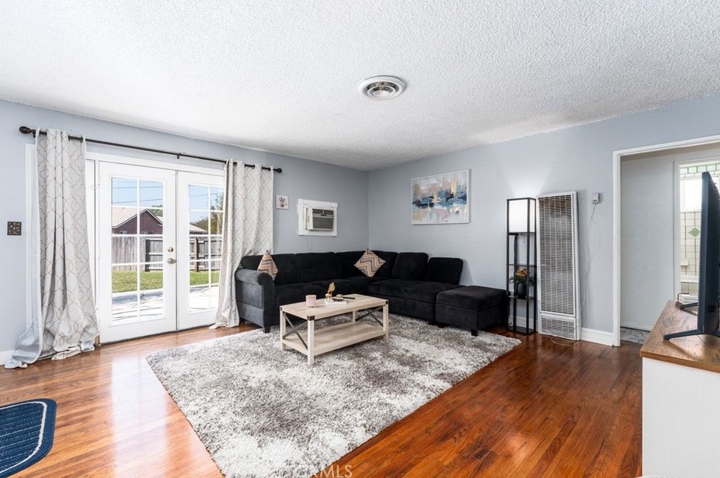 6687 Lessie Ln, Riverside CA  92503-1231 exterior