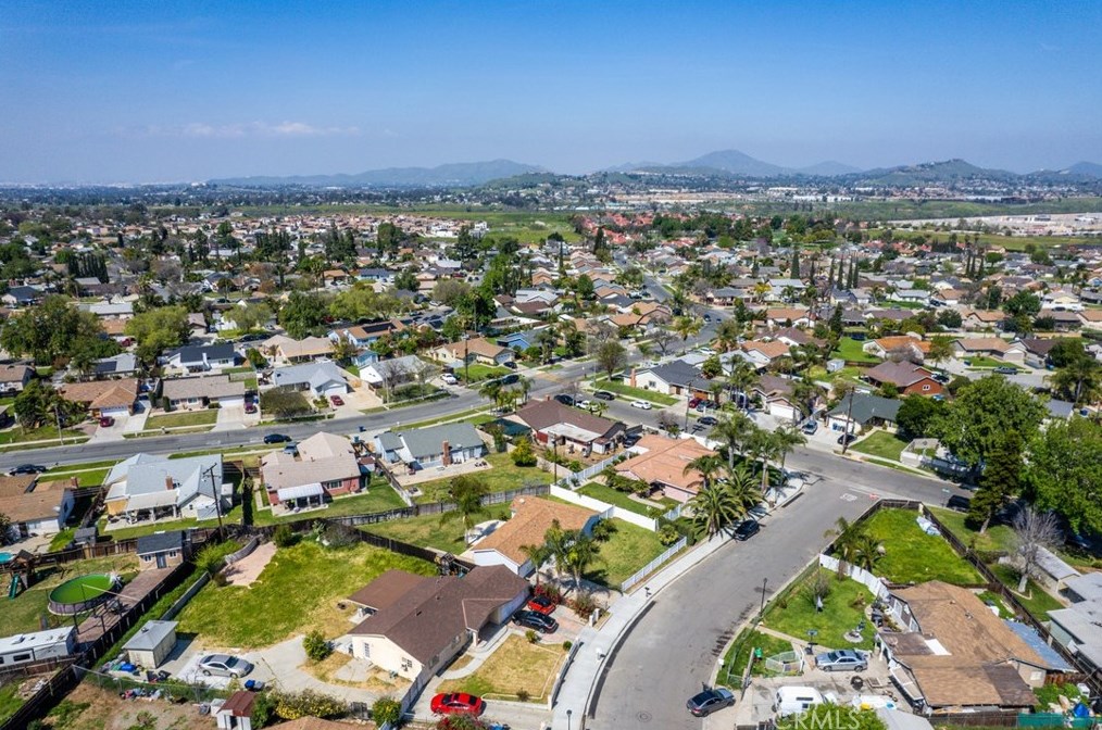 6687 Lessie Ln, Riverside CA  92503-1232 exterior