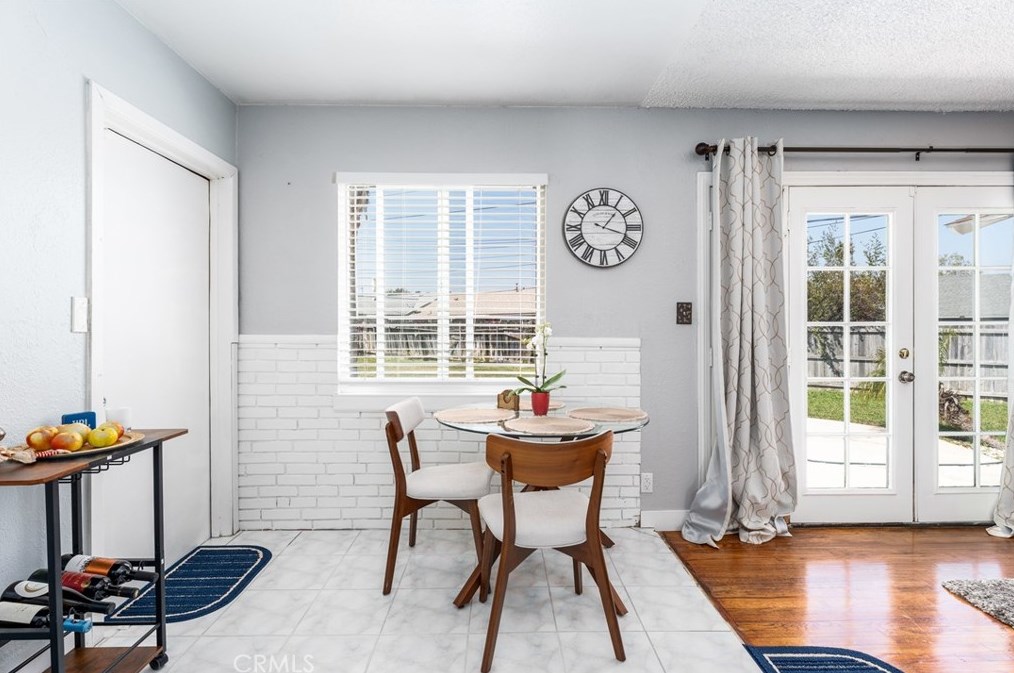 6687 Lessie Ln, Riverside CA  92503-1232 exterior