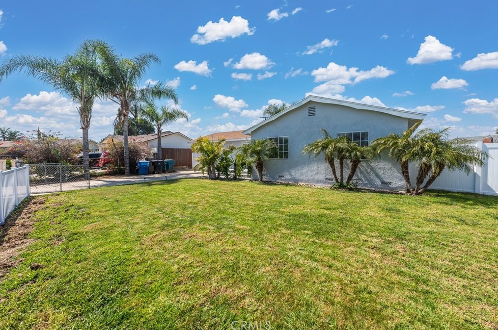 6687 Lessie Ln, Riverside CA  92503-1232 exterior