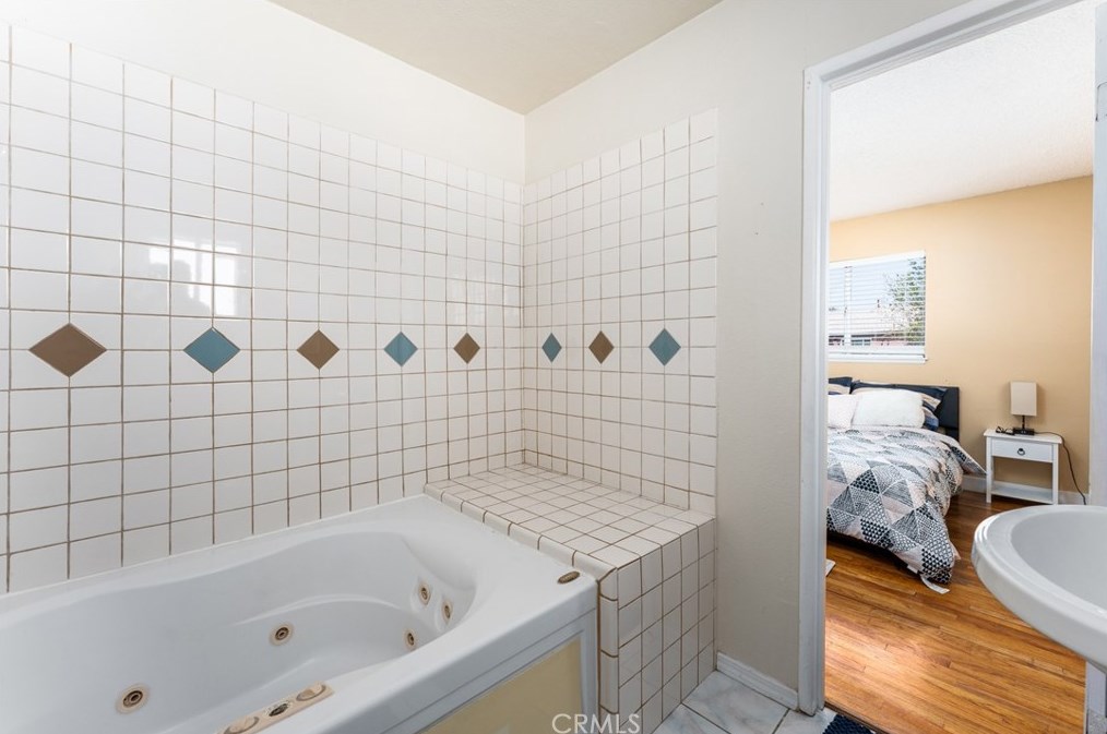 6687 Lessie Ln, Riverside CA  92503-1232 exterior