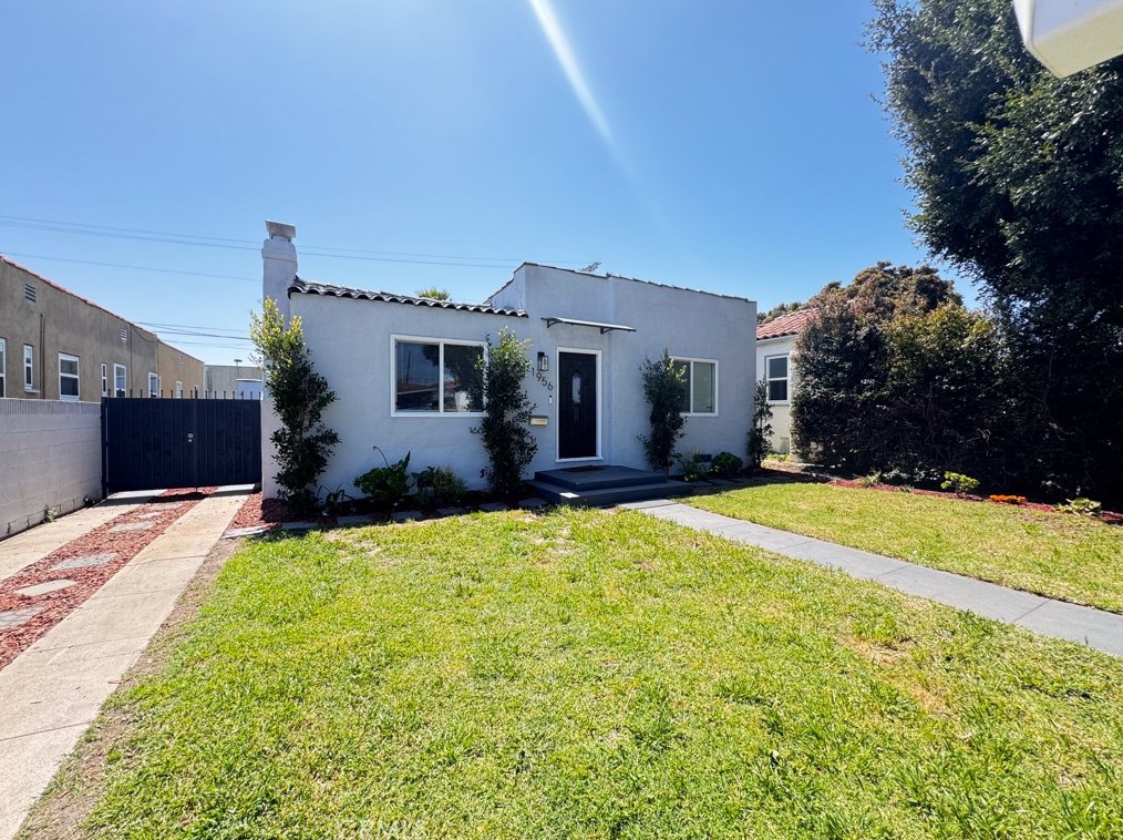 1956 85th St, Los Angeles, CA 90047-2913