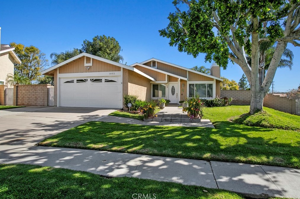 1053 Blossom Hill Dr, Corona, CA 92880-1375