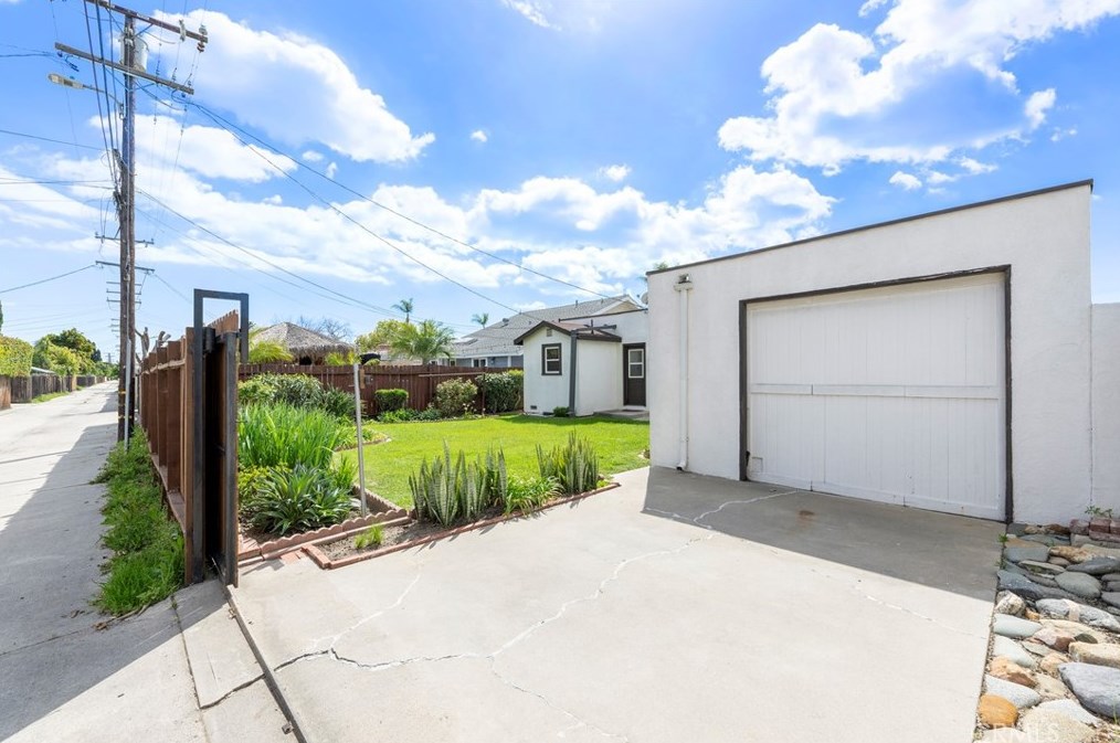 538 Helena St, Anaheim CA  92805-4530 exterior