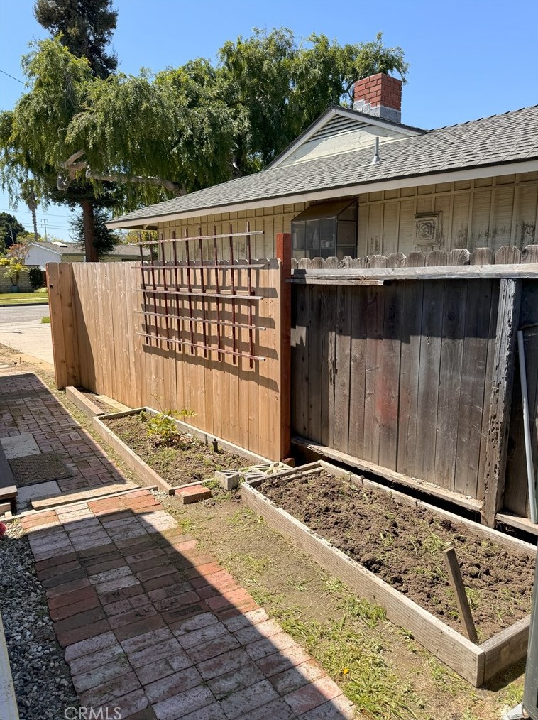 6443 Bayard St, Long Beach CA  90815-3402 exterior