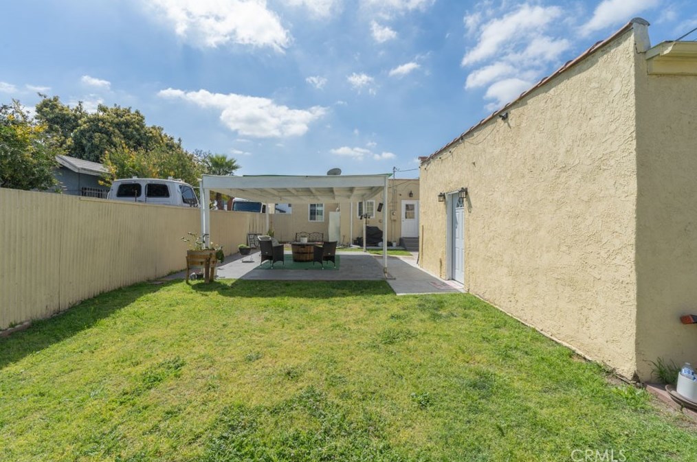 327 76th St, Los Angeles CA  90003-2321 exterior
