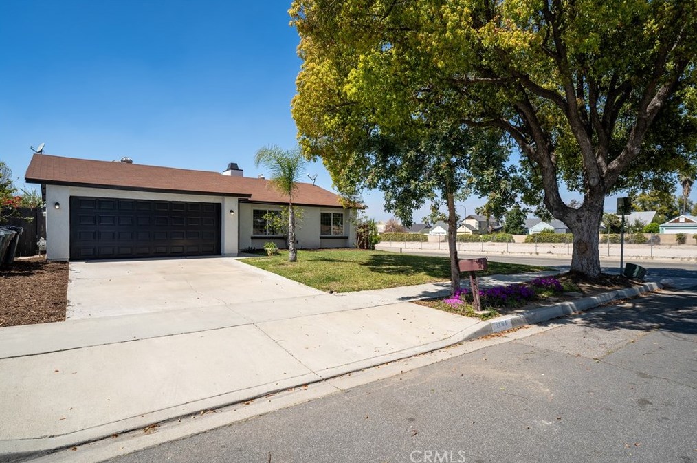 1101 Blue Ridge Ln, Colton, CA 92324