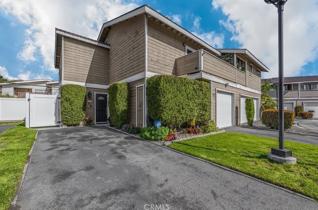1122 Sandi Ln, Costa Mesa, CA 92627-3964