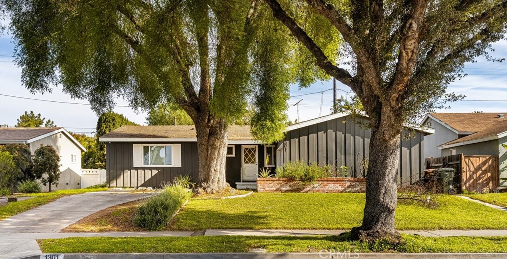 1301 W Chapman Ave, Fullerton, CA 92833
