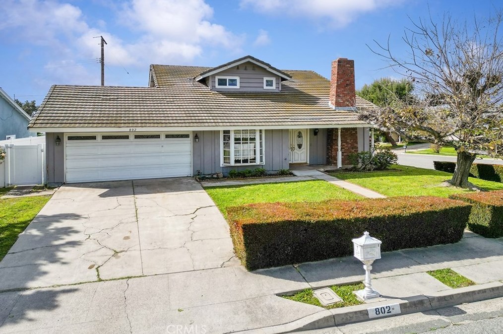 802 Candlewood St, Brea, CA 92821-3618