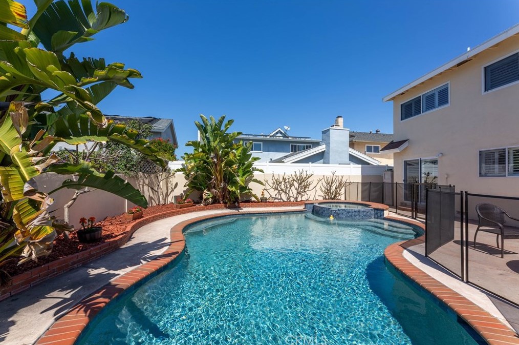 8201 Santa Margarita Ln, Buena Park CA  90623-2218 exterior