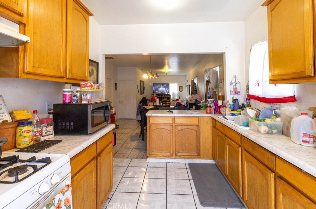 980 Base Line St, San Bernardino CA  92410-3917 exterior