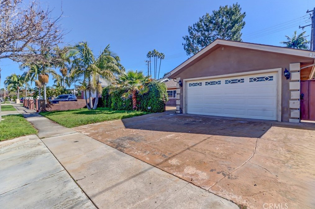 2521 S Poplar St, Santa Ana, CA 92704