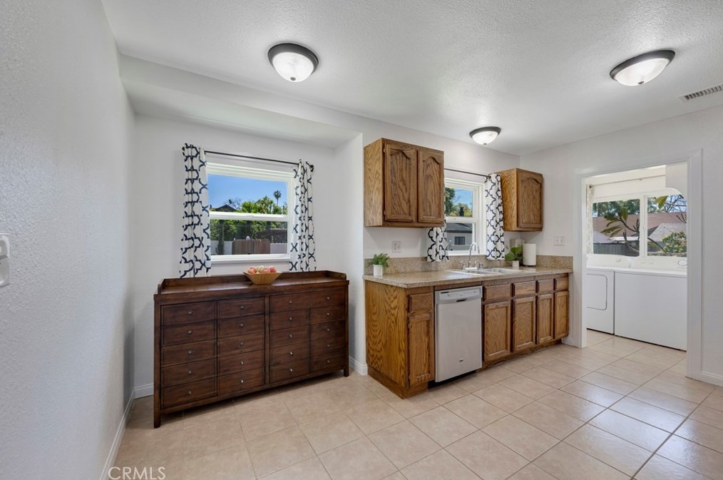 668 Texas St, Pomona CA  91768-3540 exterior