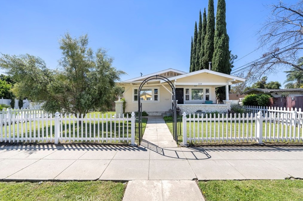 668 Texas St, Pomona, CA 91768