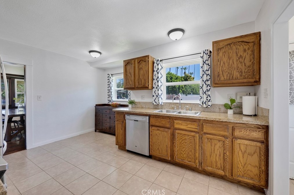 668 Texas St, Pomona CA  91768-3540 exterior