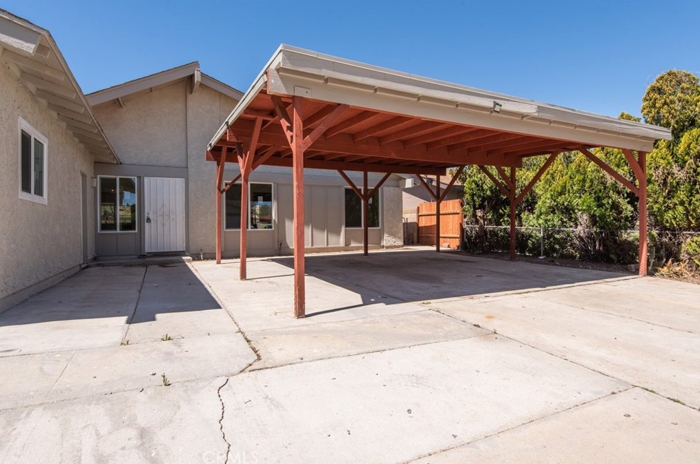 43045 Yew St, Lancaster, CA 93536