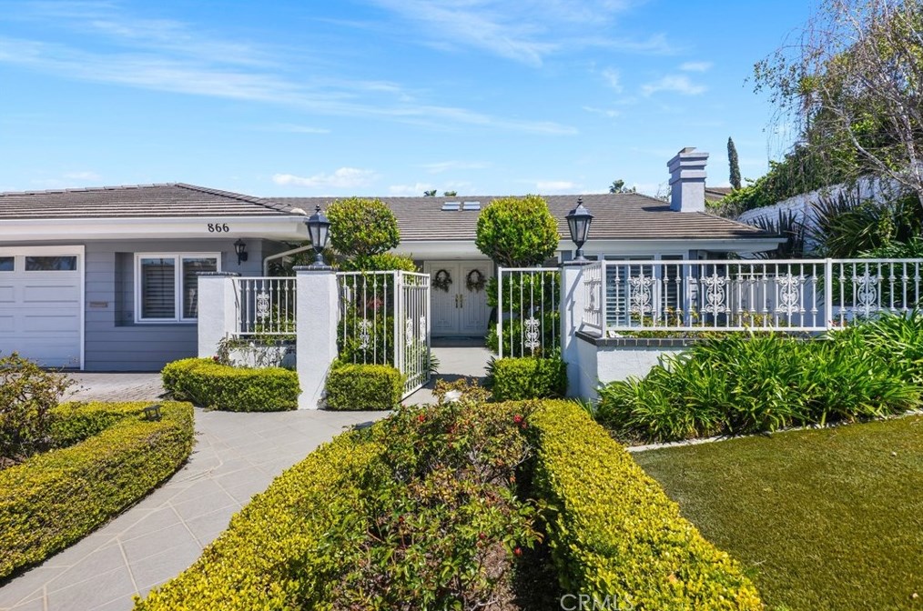 866 Holly Glen Dr, Long Beach, CA 90815-4721