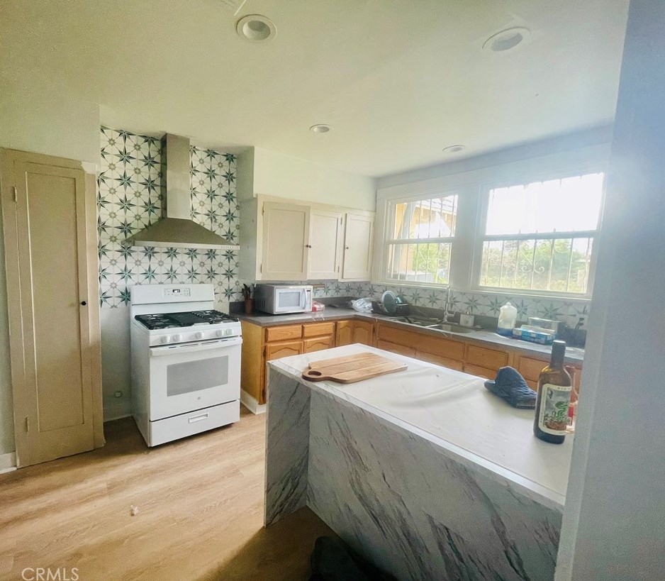 2154 119th St, Los Angeles, CA 90059-2620
