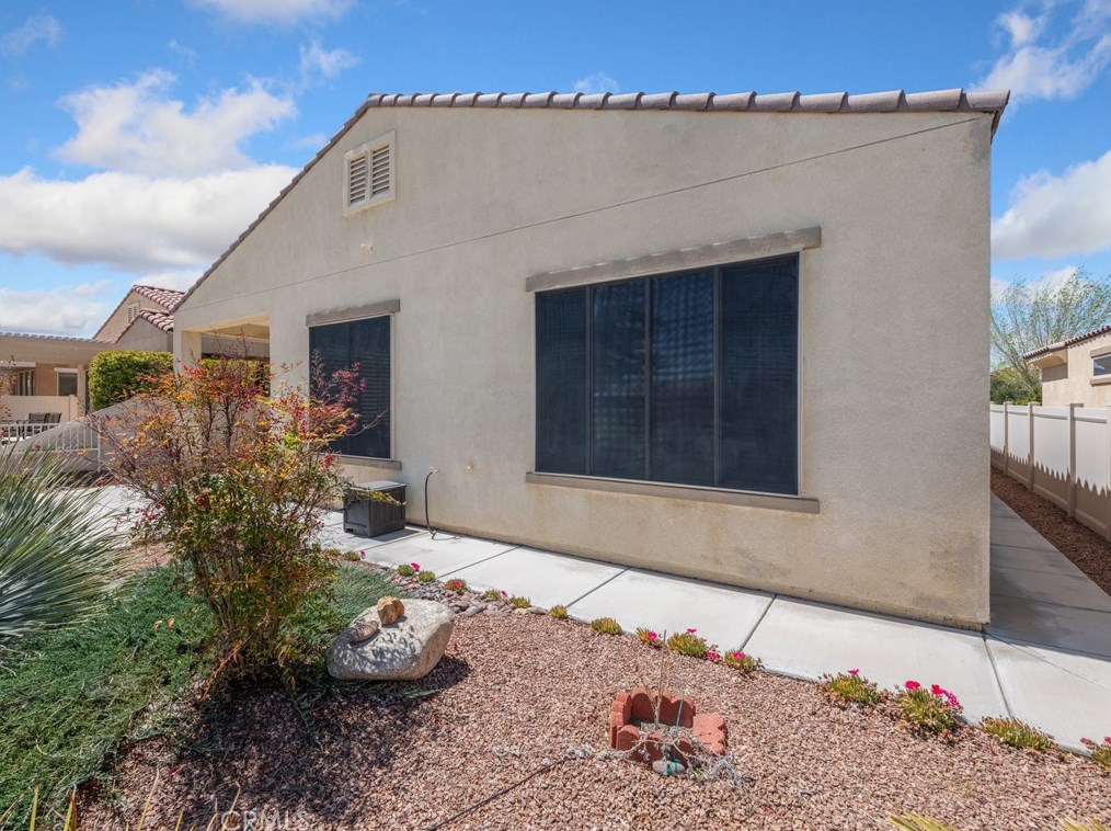 10575 Green Valley Rd, Apple Valley CA  92308-3689 exterior