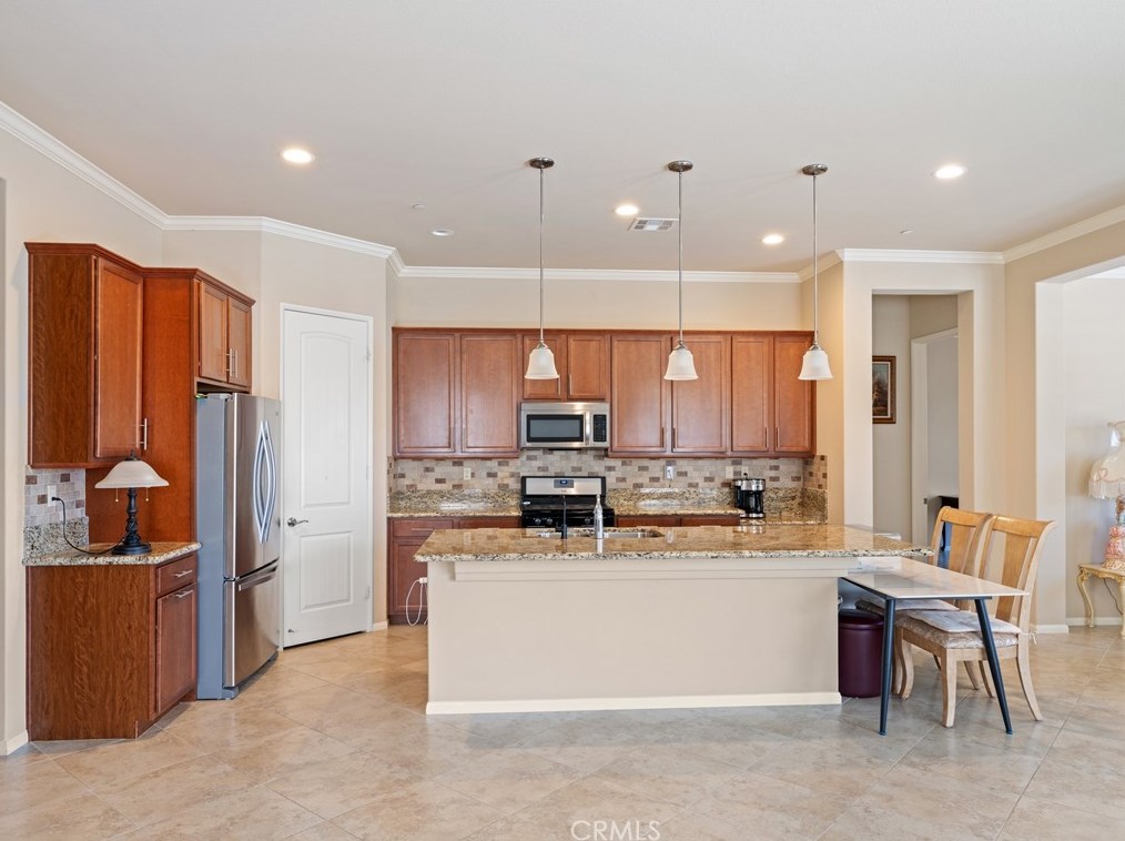 10575 Green Valley Rd, Apple Valley CA  92308-3689 exterior