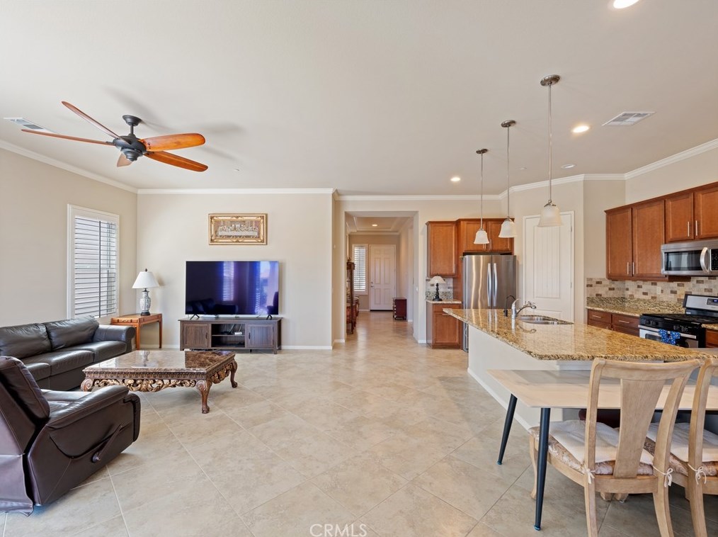 10575 Green Valley Rd, Apple Valley CA  92308-3689 exterior