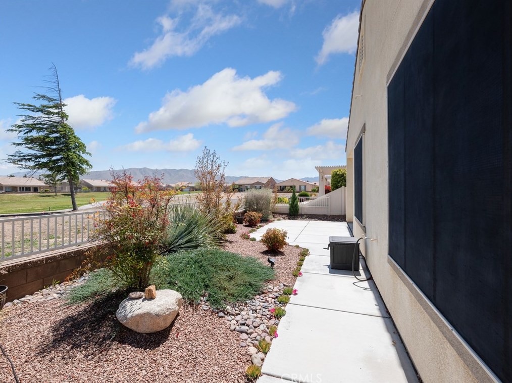 10575 Green Valley Rd, Apple Valley CA  92308-3689 exterior