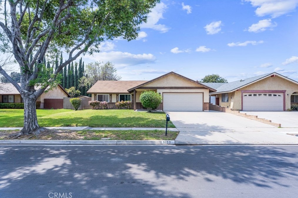 9122 Dumond Dr, Fontana, CA 92335