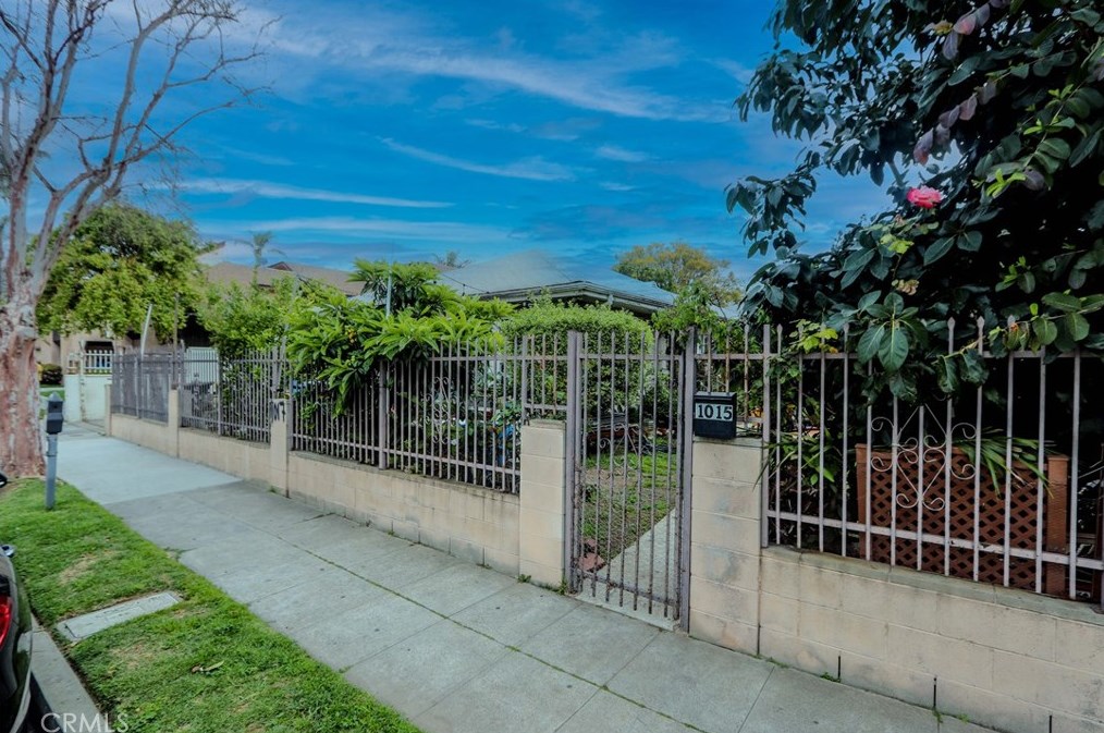 1015 Van Ness Ave, Santa Ana, CA 92701-3325