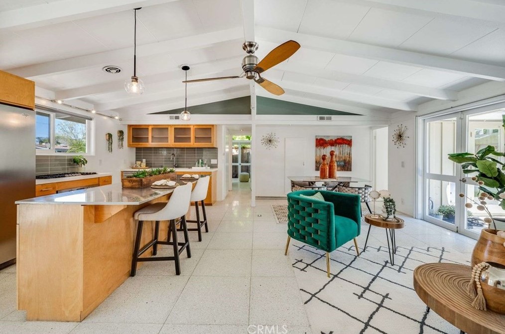 3146 Lees Ave, Long Beach CA  90808-4217 exterior