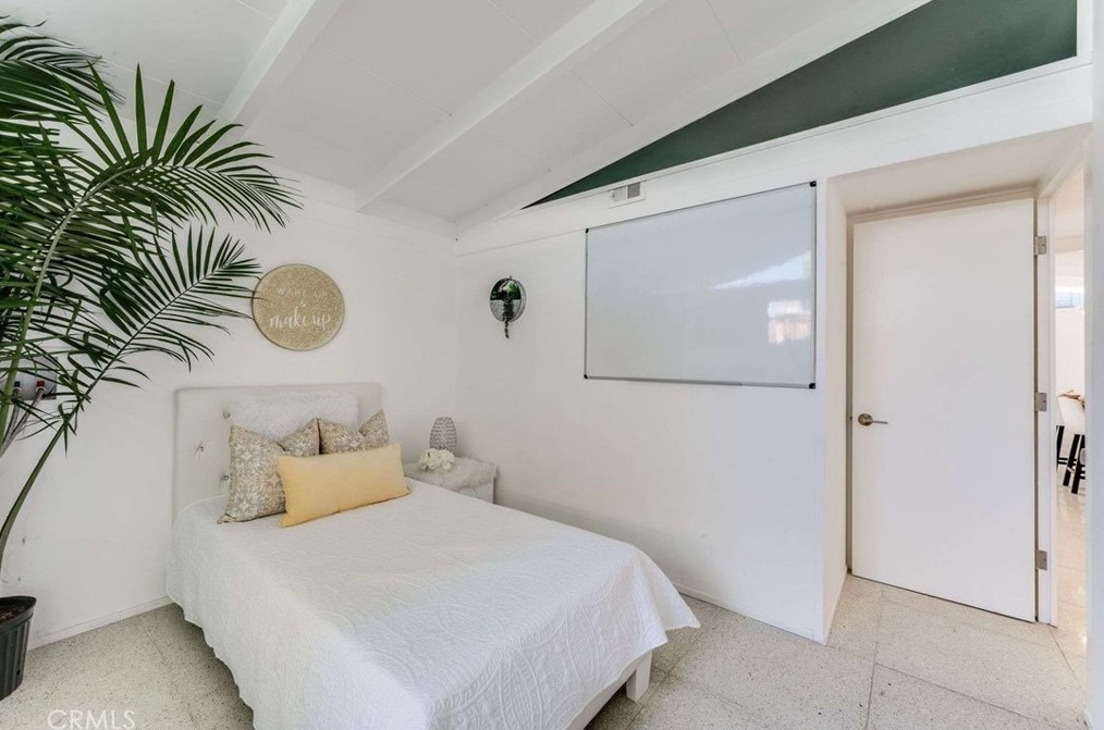 3146 Lees Ave, Long Beach CA  90808-4217 exterior