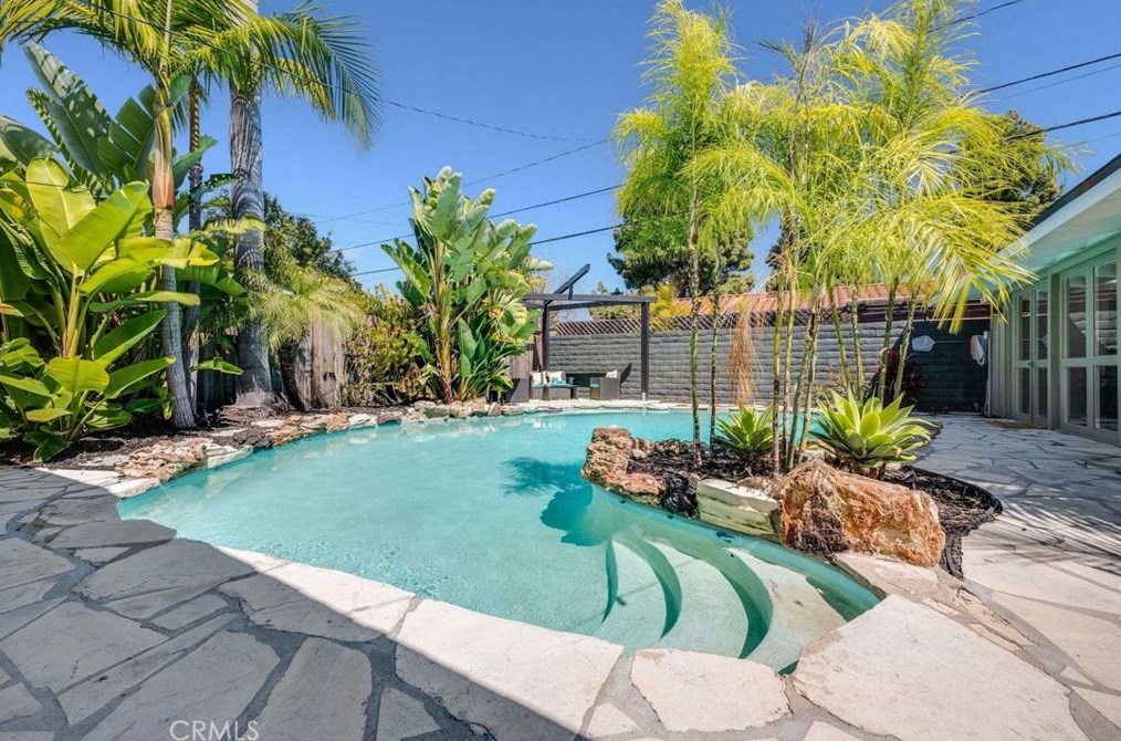 3146 Lees Ave, Long Beach CA  90808-4217 exterior