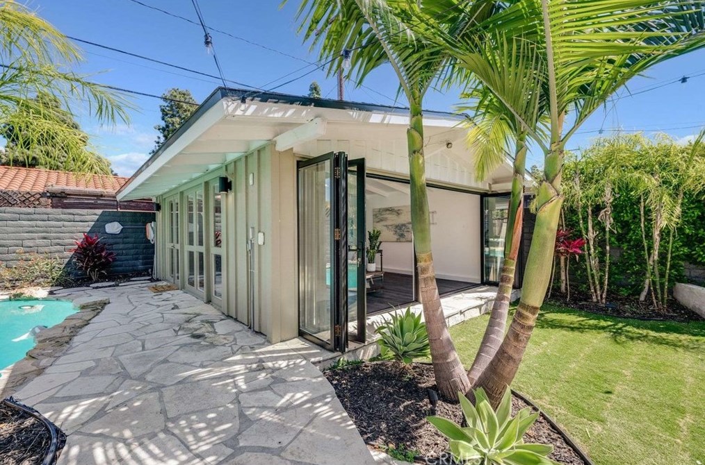 3146 Lees Ave, Long Beach CA  90808-4217 exterior