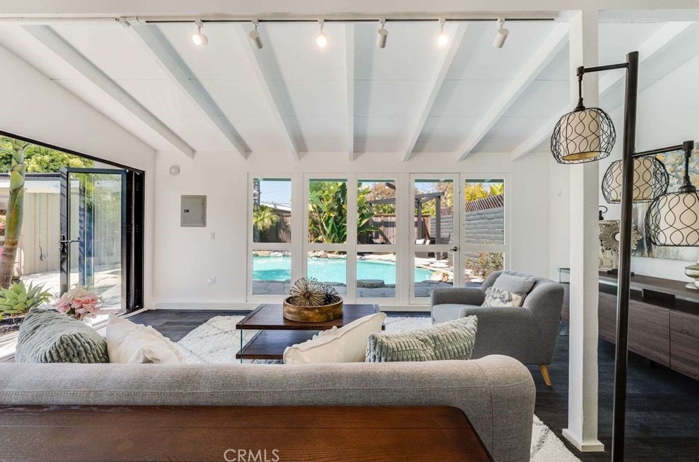 3146 Lees Ave, Long Beach CA  90808-4217 exterior