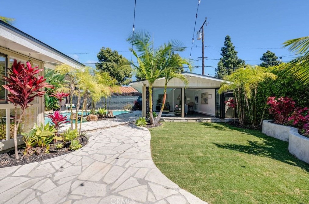 3146 Lees Ave, Long Beach CA  90808-4217 exterior