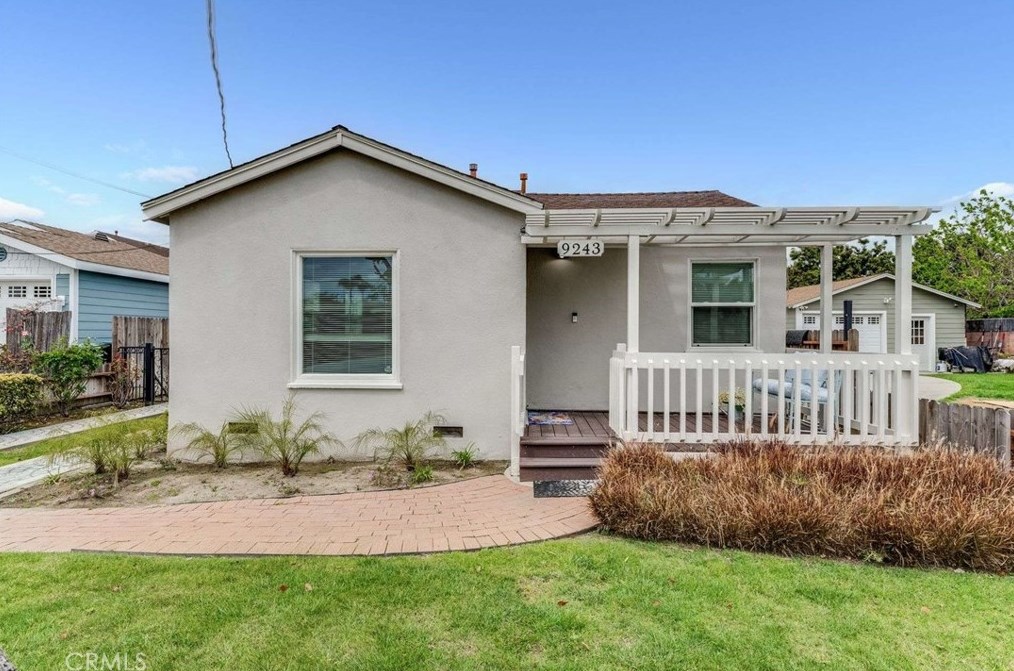9243 Flora Vista St, Bellflower, CA 90706-3509
