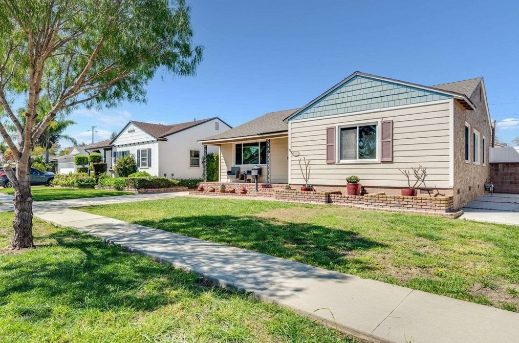4125 Iroquois Ave, Lakewood, CA 90713-3209