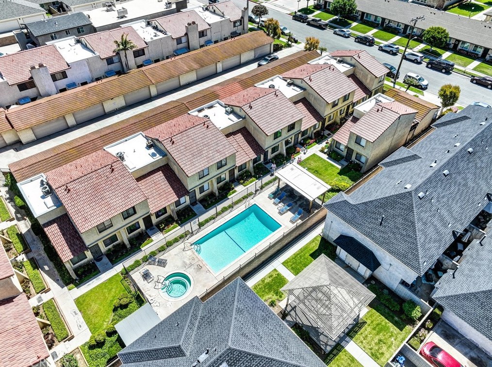 9905 Cedar St, Bellflower CA  90706-7312 exterior