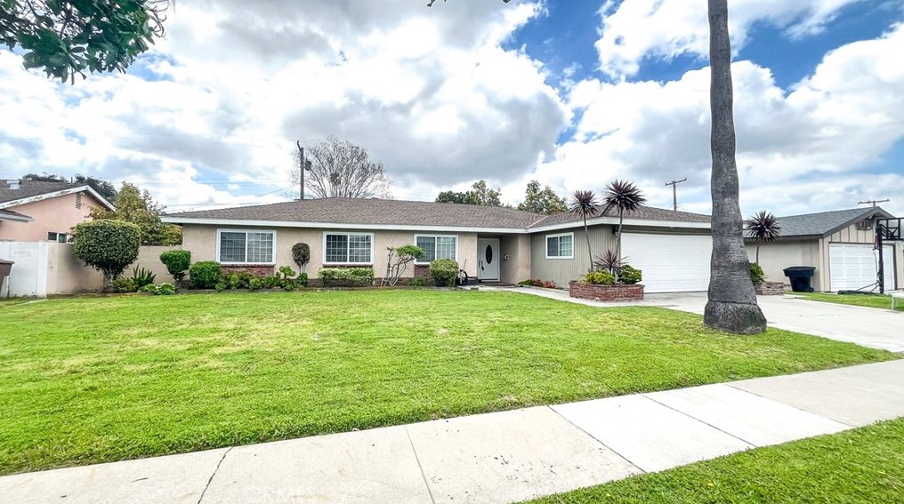 1924 Chateau Ave, Anaheim CA 92804-4411 exterior