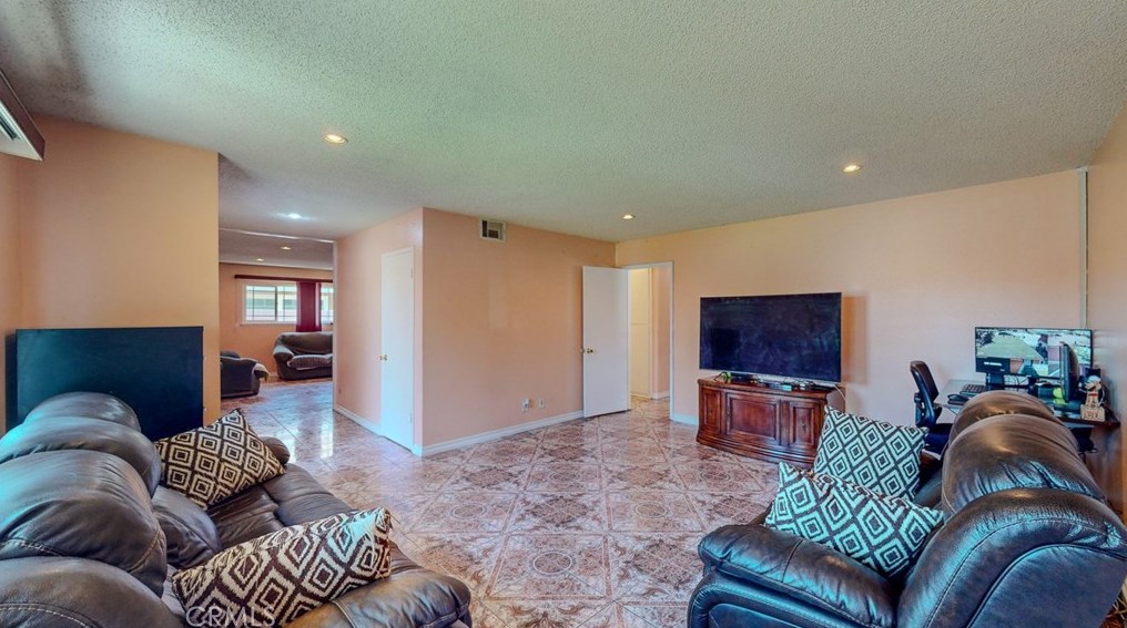 9291 Pico Vista Rd, Downey, CA 90240-2523