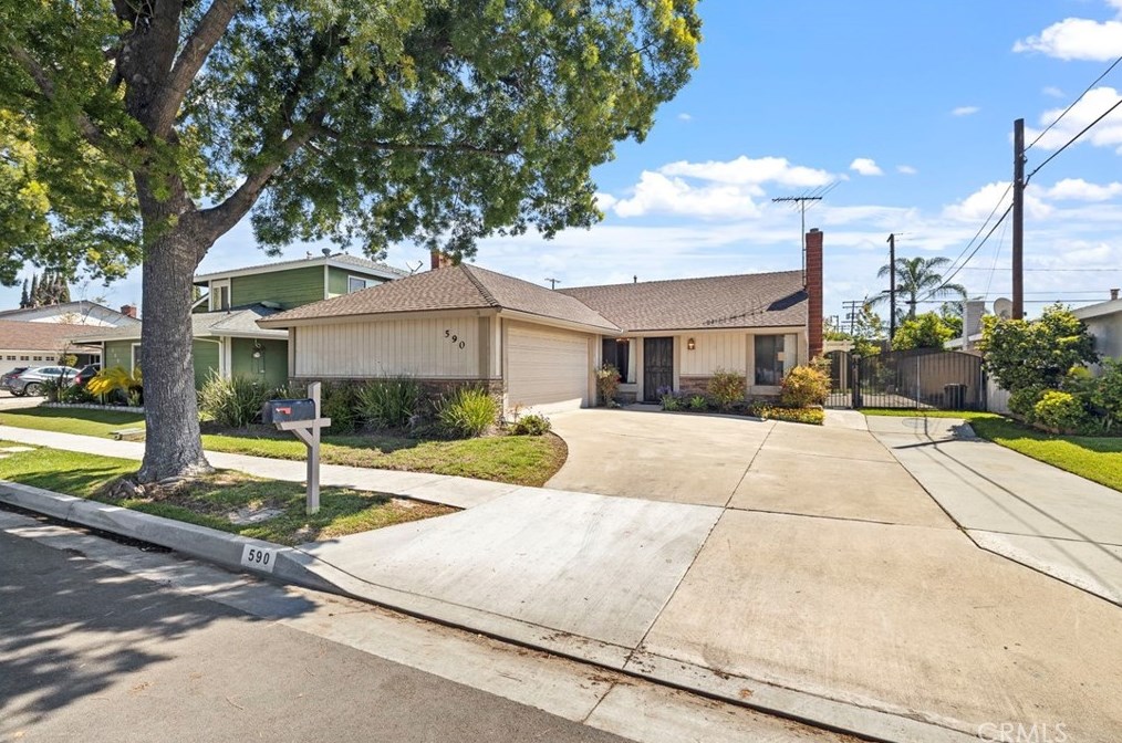 590 Gilbuck Dr, Anaheim, CA 92802-1320
