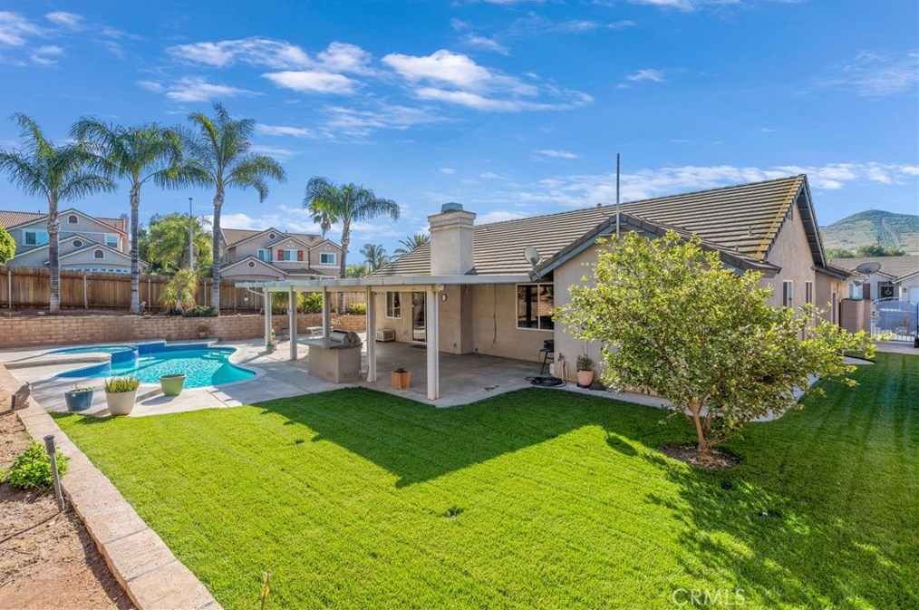 7369 River Glen Dr, Riverside, CA 92509-3457