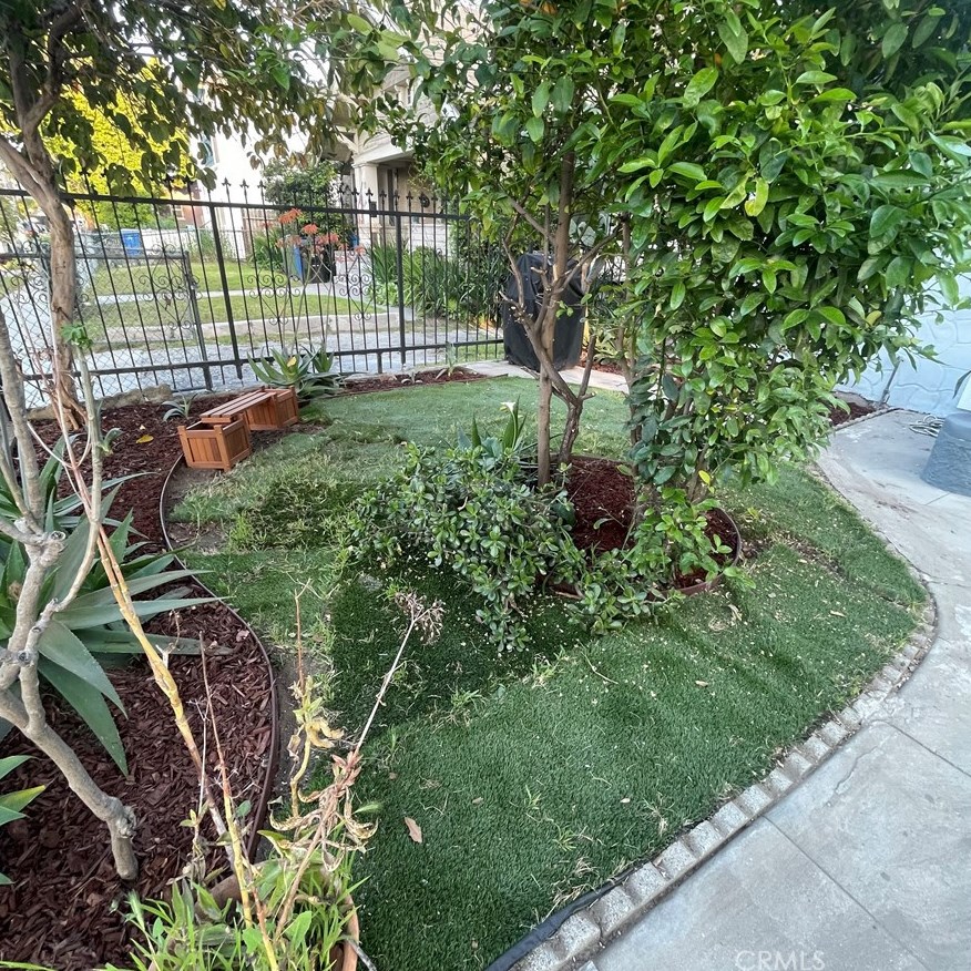 876 35th St, Los Angeles CA  90011-2804 exterior