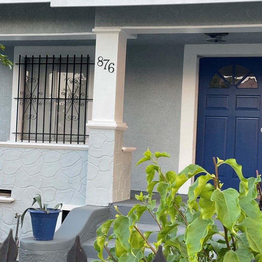 876 35th St, Los Angeles CA  90011-2804 exterior
