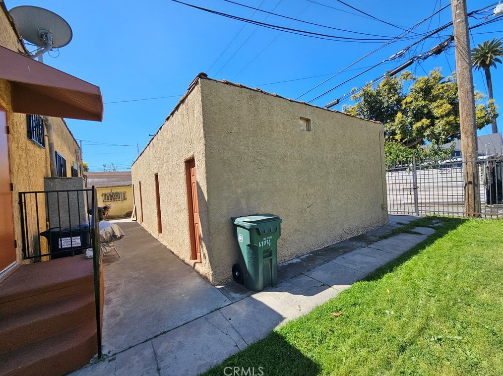6401 Converse Ave, Los Angeles CA  90001-1411 exterior